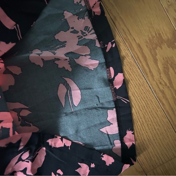 SHEIN Black and Pink Floral Wide-Leg Pants - Picture 5 of 6